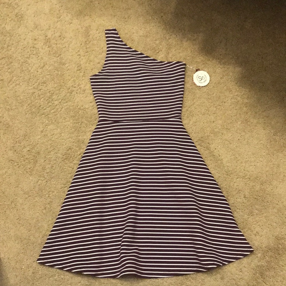 Very nice dress !! perfect for any dressy occasion